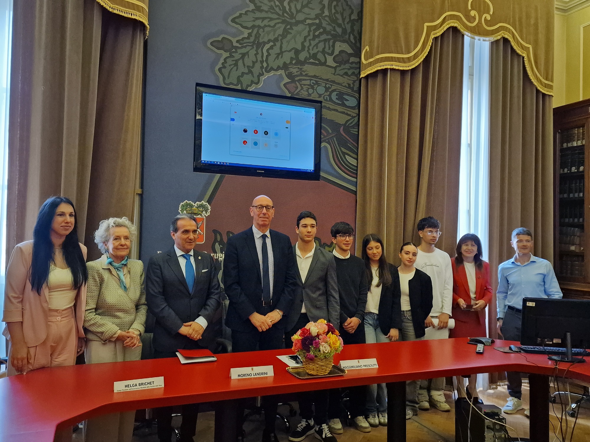 Foto di gruppo al termine della conferenza stampa