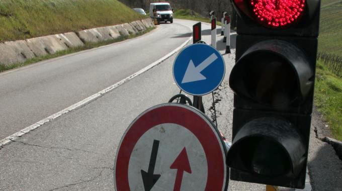 Viabilità – Senso unico alternato lungo la SP 253 di Valtopina Viabilità – Senso unico alternato lungo la SP 253 di Valtopina