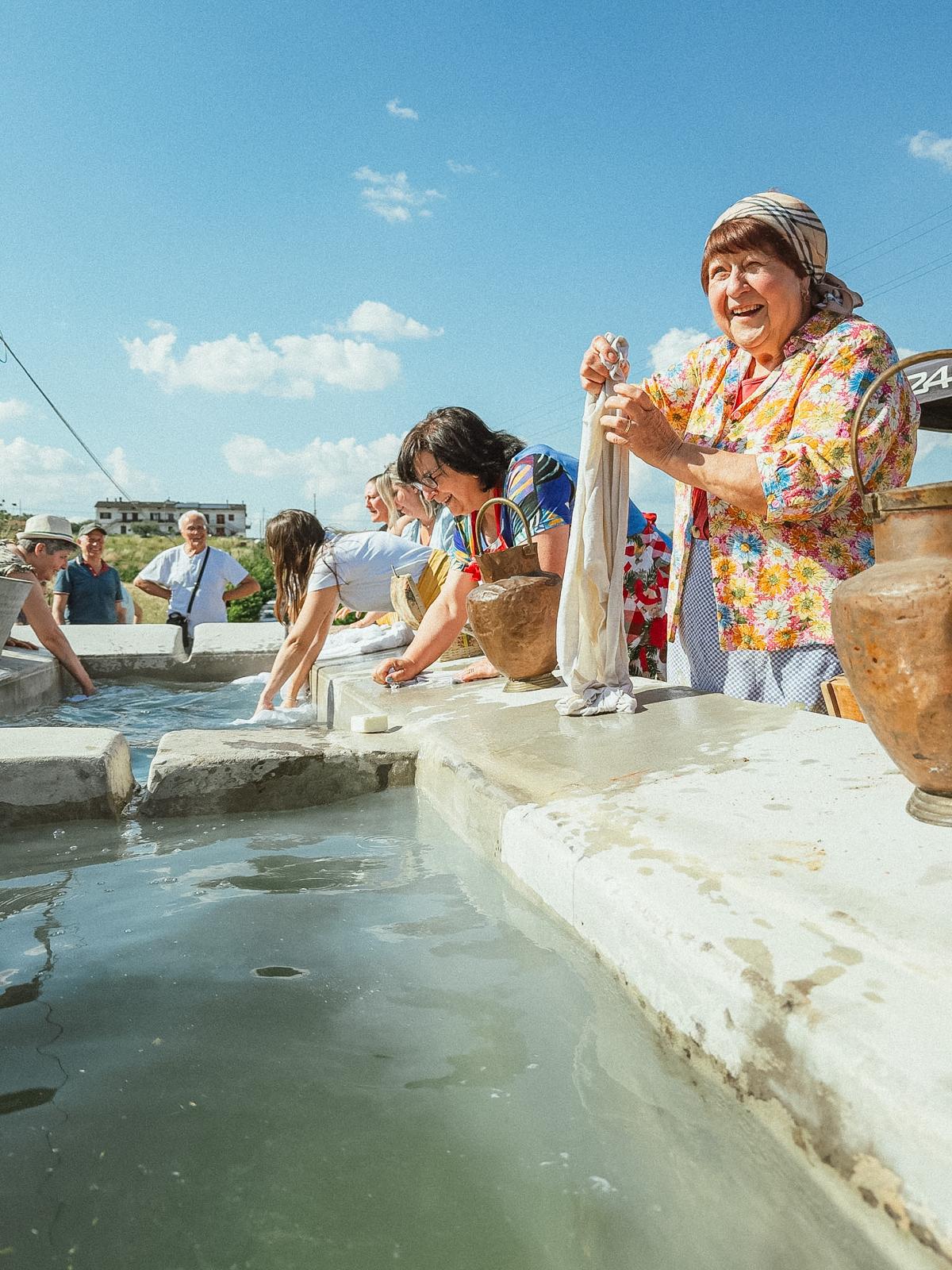 Il lavaggio dei panni nell'antico lavatoio