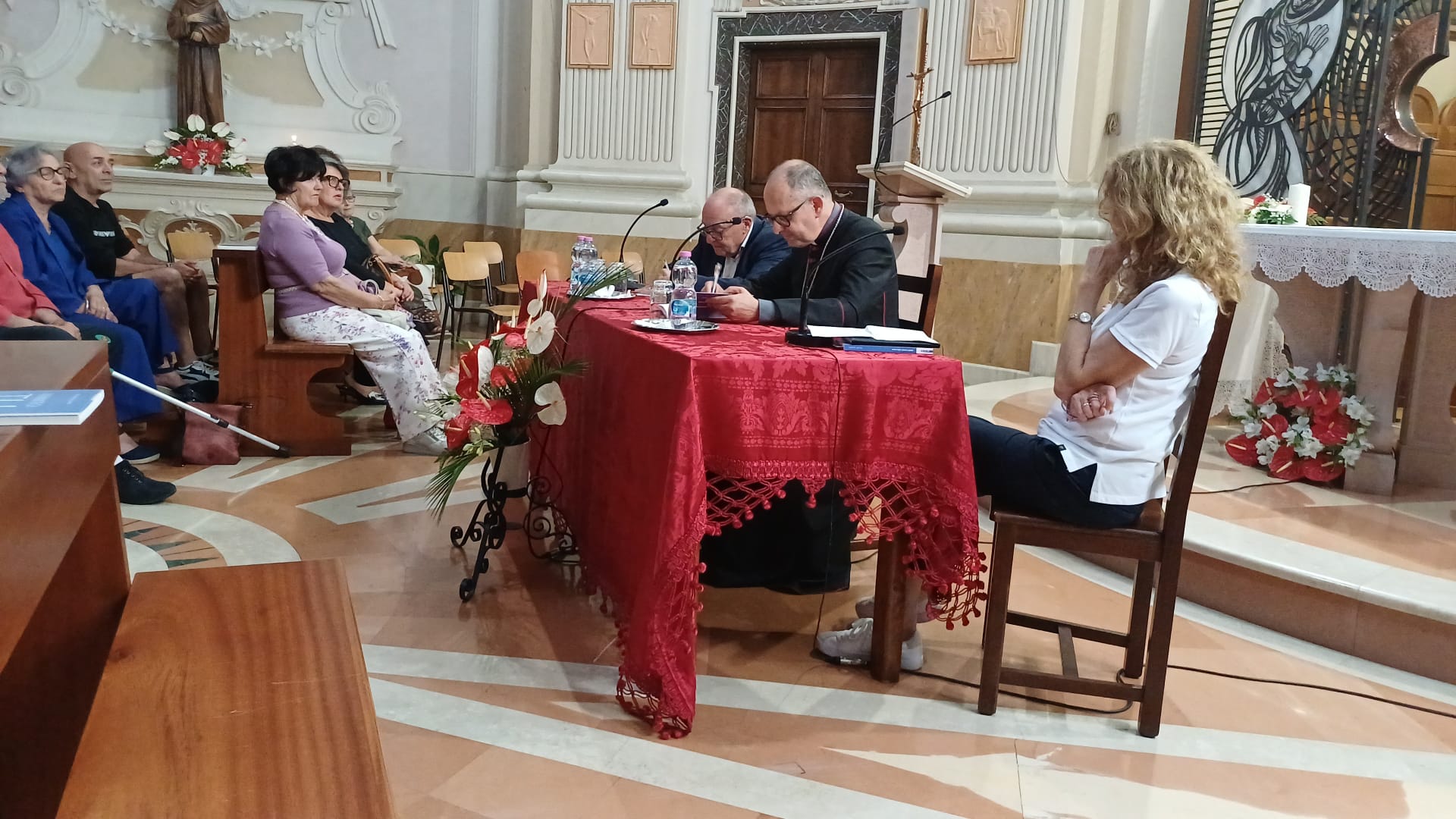 Successo a Città della Pieve per la presentazione del libro "Infinito tu" di suor Maria Manuela Cavrini Successo a Città della Pieve per la presentazione del libro "Infinito tu" di suor Maria Manuela Cavrini