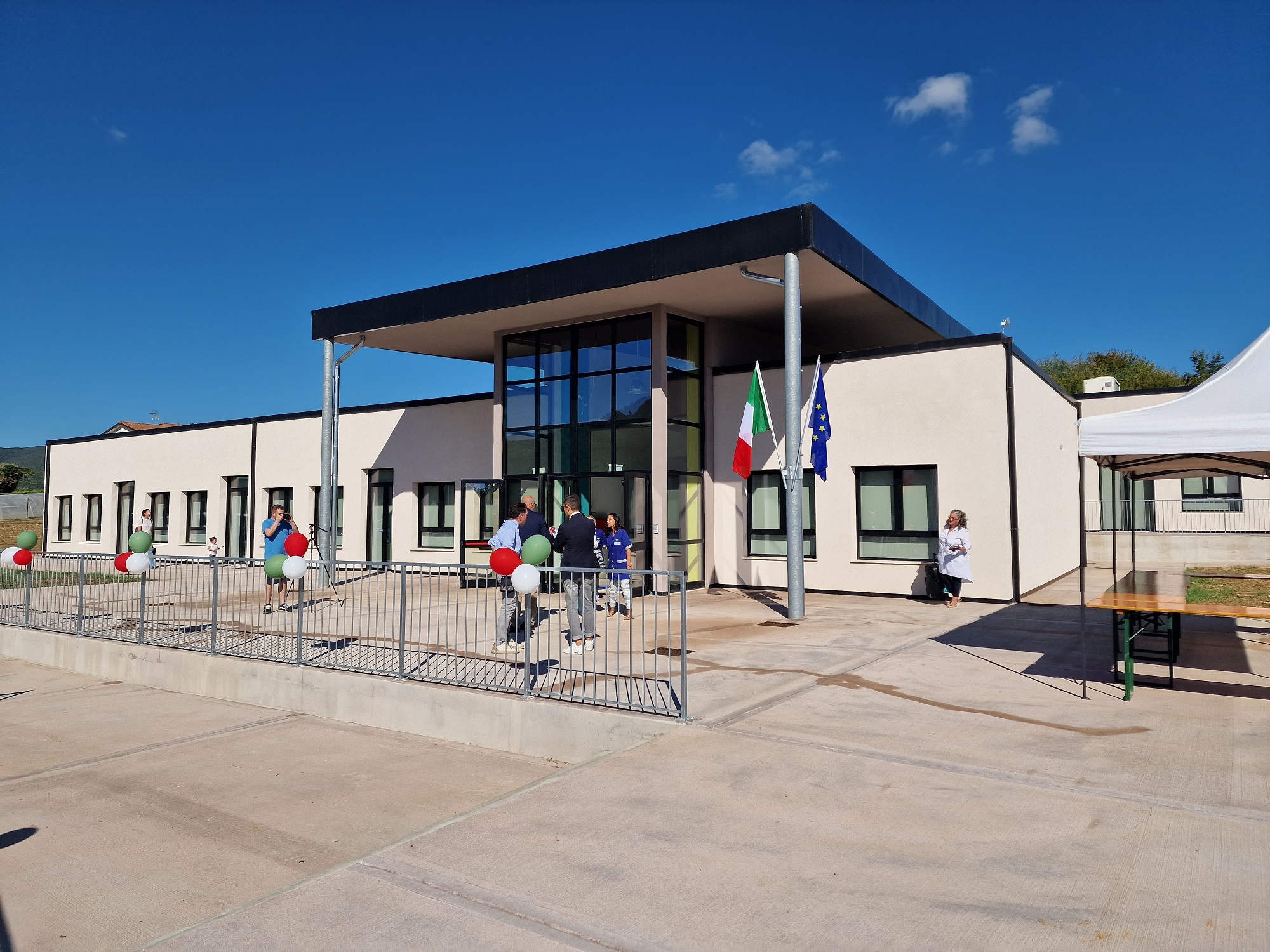 L'esterno della nuova scuola