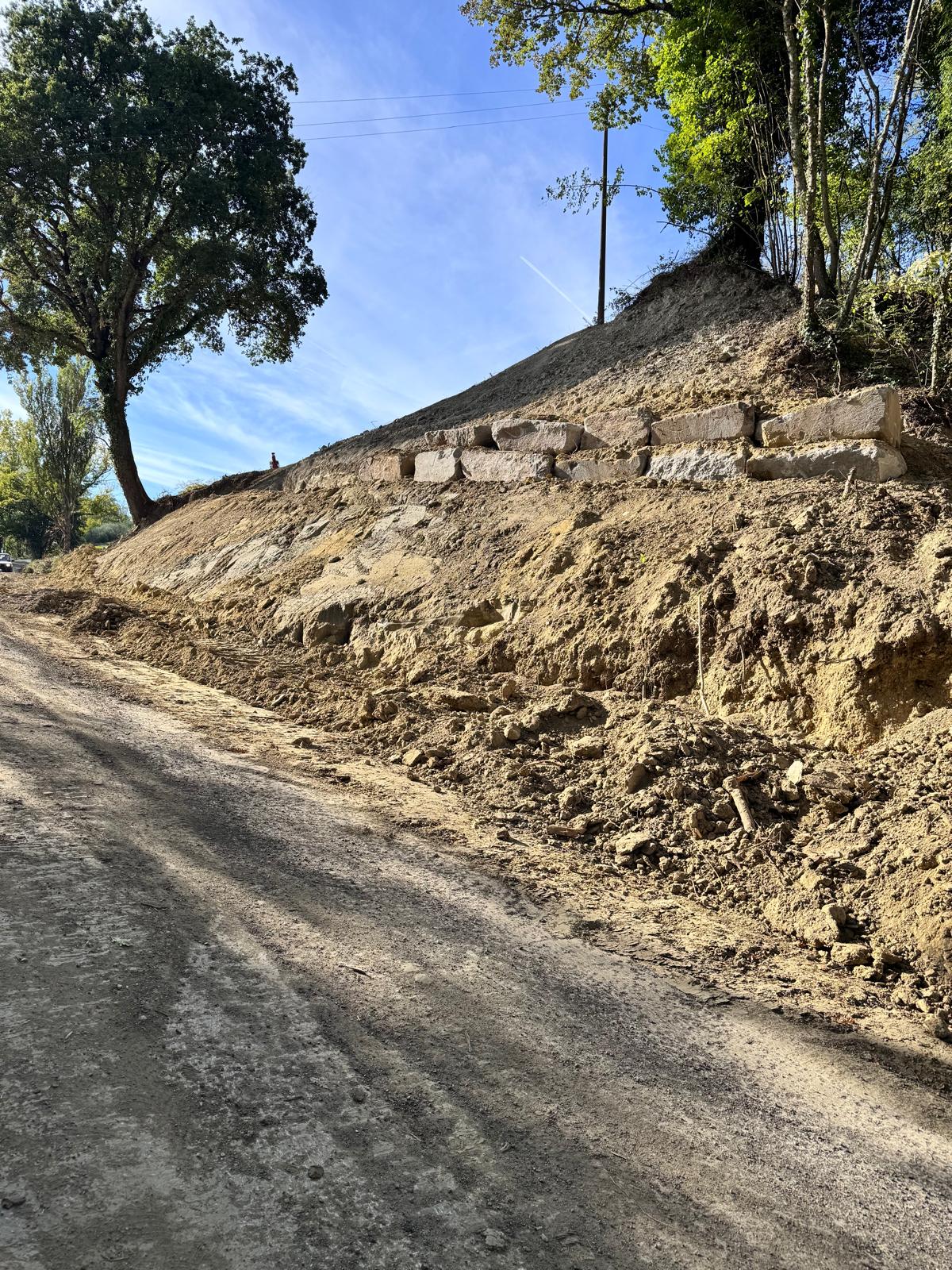Montone, proseguono i lavori di messa in sicurezza e consolidamento della strada comunale di Bacciana Montone, proseguono i lavori di messa in sicurezza e consolidamento della strada comunale di Bacciana