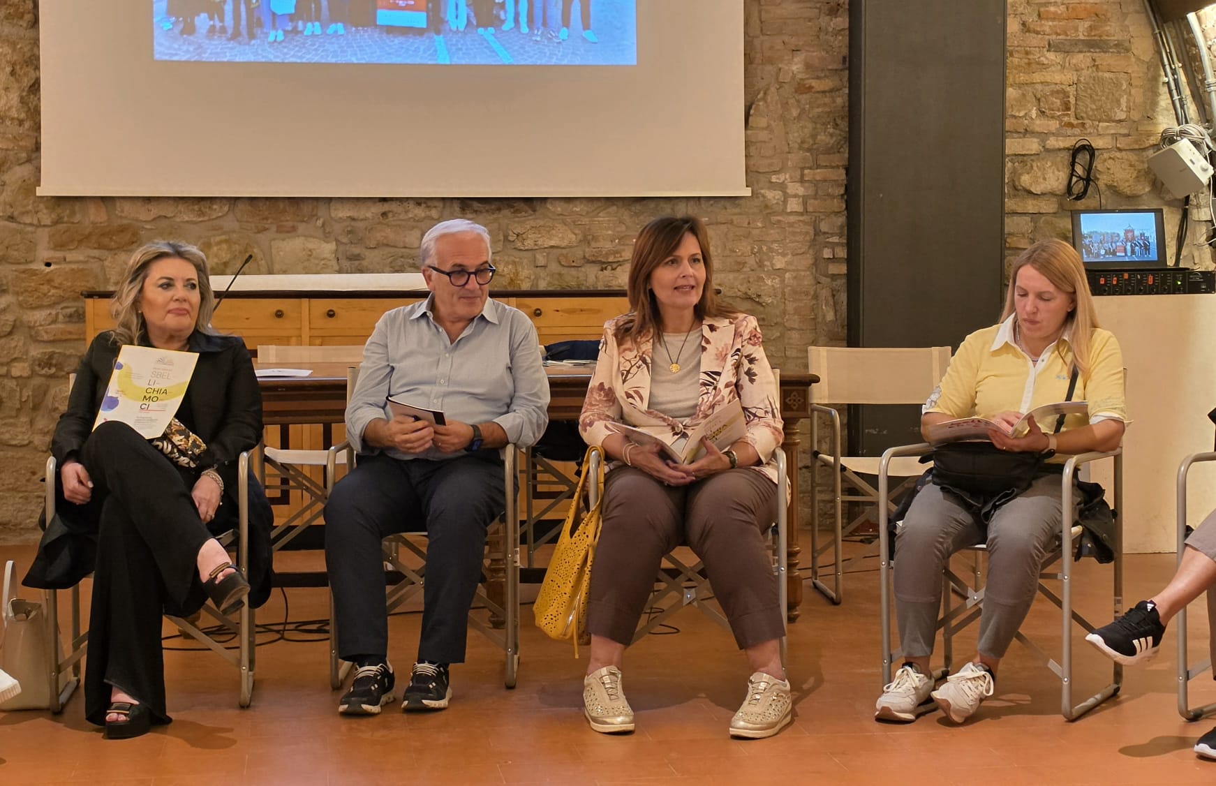 La vicepresidente Laura Servi interviene  all’incontro con gli insegnanti dei territori di Perugia e Terni
