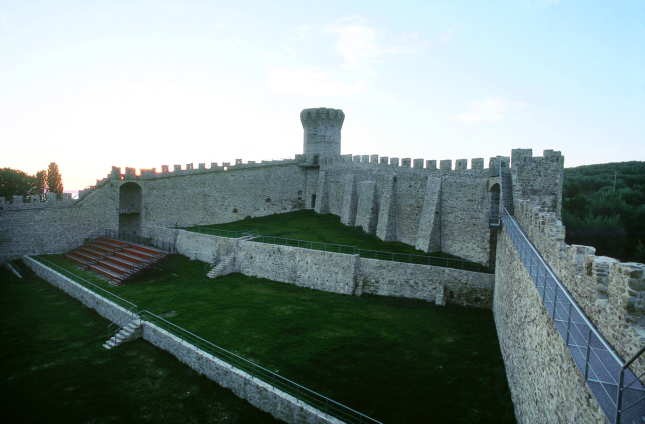 Castello di Difesa, interno